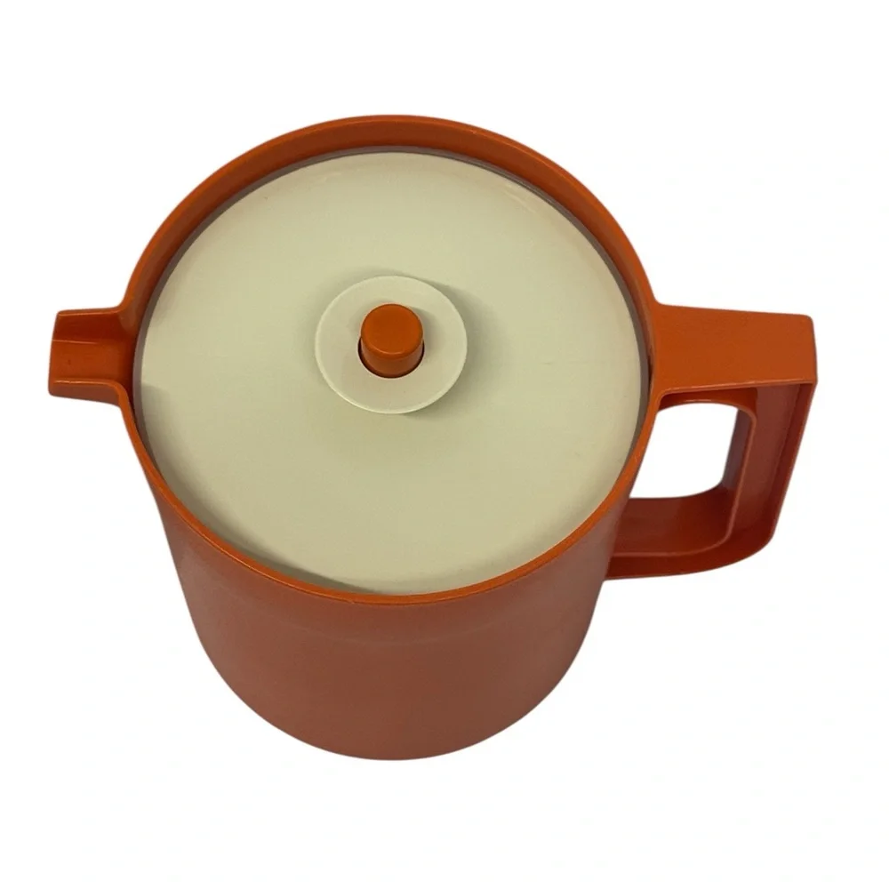 Vintage Tupperware Orange 1.5 Quart Pitcher w/Push Button Lid Model# 1575-5 EUC